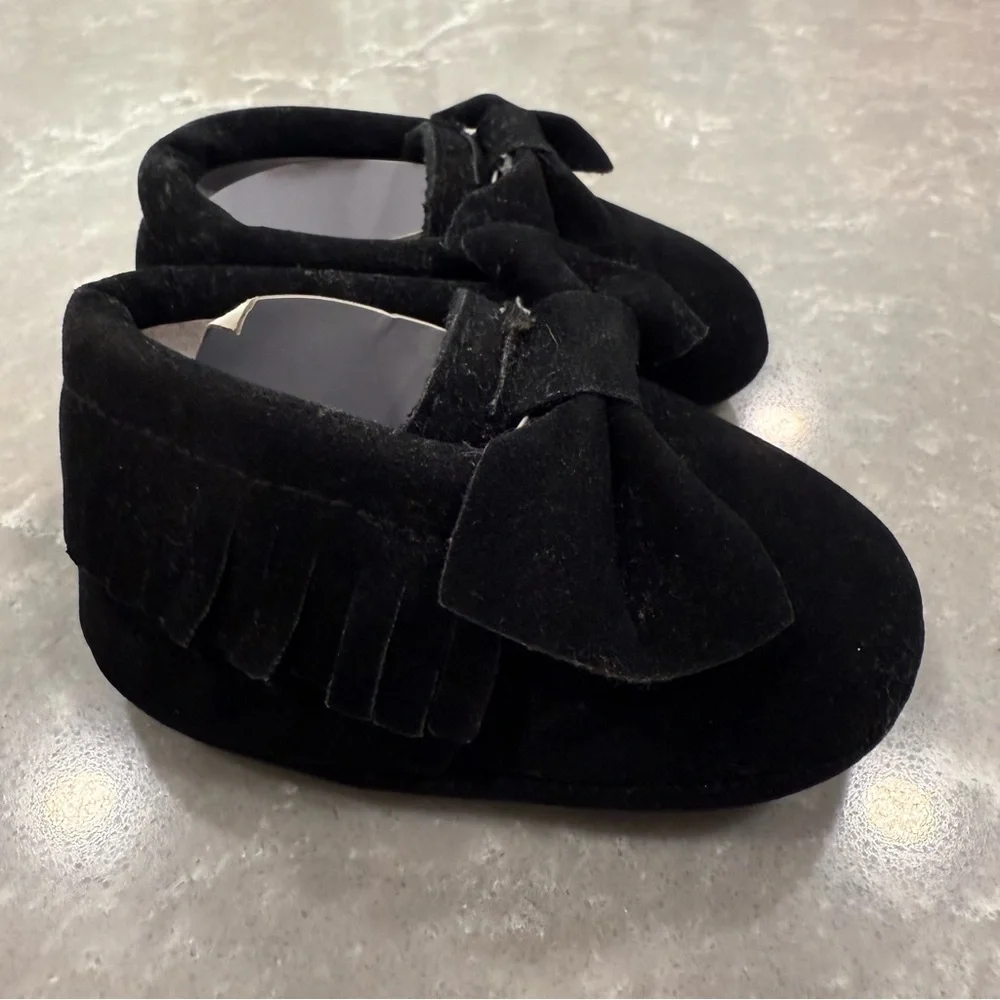 Romirus Black Velvet Fringe Bow Moccasins Size 2 NWOT